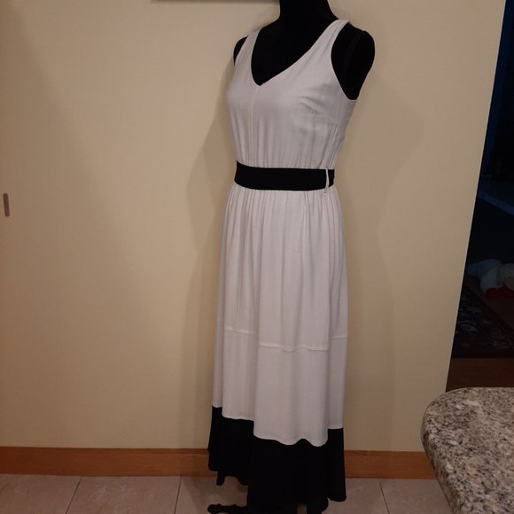 Lovestitch Linen Blend Dress - Picture 4 of 14